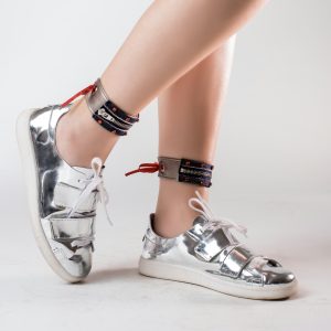 خلخال فضي بتصميم عصري